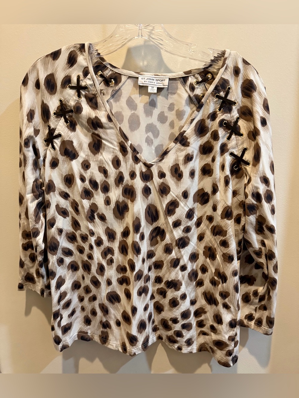 Women's Leopard Print V-Neck Top - Taupe/Black